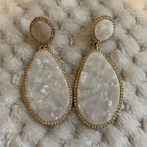 White/gold dangle earrings